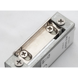  DORCAS-54AaDF * Yala electromagnetica incastrabila, ajustabila, reversibila, memorie mecanica, buton deblocare