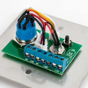 KY-B-SS-2-rdgn * Buton de iesire incastrabil/aplicabil cu carcasa, cu cheie, cu led